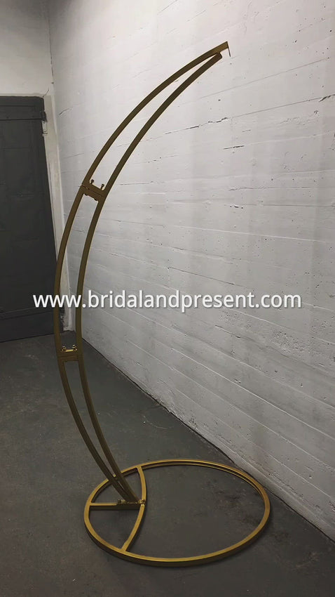 Suspended Hanging Cake stand arch is a sturdy backdrop stand for beautiful wedding background. It's a collapsible backdrop stand pairing with chandelier cake stand.