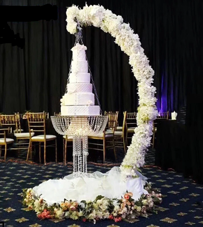 Suspended Hanging Cake stand arch is a sturdy backdrop stand for beautiful wedding background. It's a collapsible backdrop stand pairing with chandelier cake stand.